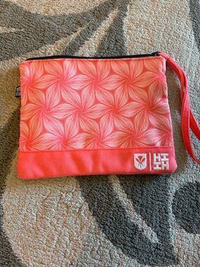 Hawaiis Finest Coral Pink Patterned Wristlet Pouch 💕